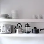 Studio 5-1 Bdrm W/ Private Bath And Shared Kitchenette