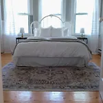 Studio 5-1 Bdrm W/ Private Bath And Shared Kitchenette