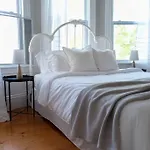 Studio 5-1 Bdrm W/ Private Bath And Shared Kitchenette