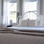 Studio 5-1 Bdrm W/ Private Bath And Shared Kitchenette