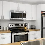 Beautiful 1 Bedroom Apartment - Private Entrance