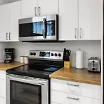 Beautiful 1 Bedroom Apartment - Private Entrance