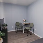Avenir Centre Suite - Large Garden 4-Week Stay At 2-Week Price