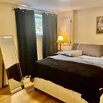 Cozy Private Modern Apartment Airport Location