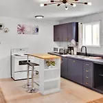 Entire Suite Near Yqm, Nbcc, Champlain Mall And Moncton Hospital