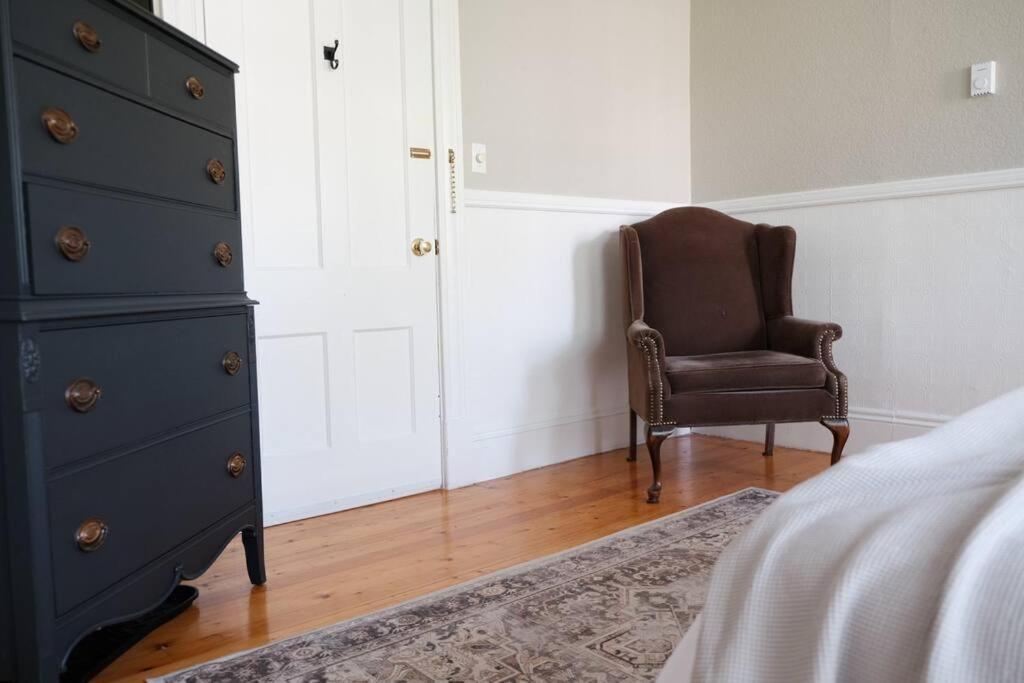 Studio 5-1 Bdrm W/ Private Bath And Shared Kitchenette * Moncton