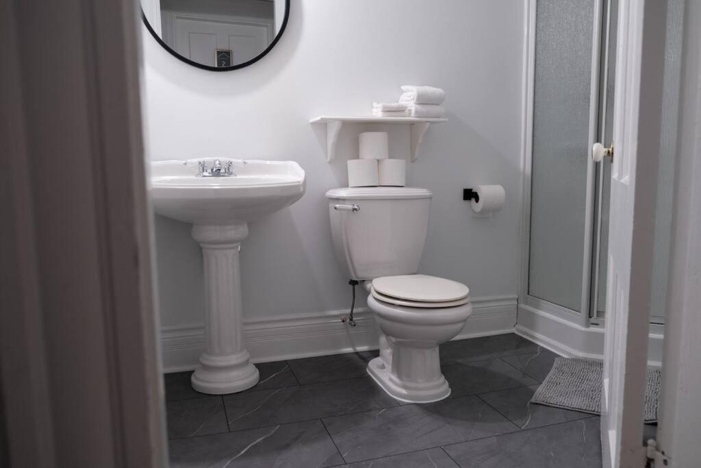 Studio 5-1 Bdrm W/ Private Bath And Shared Kitchenette * Moncton