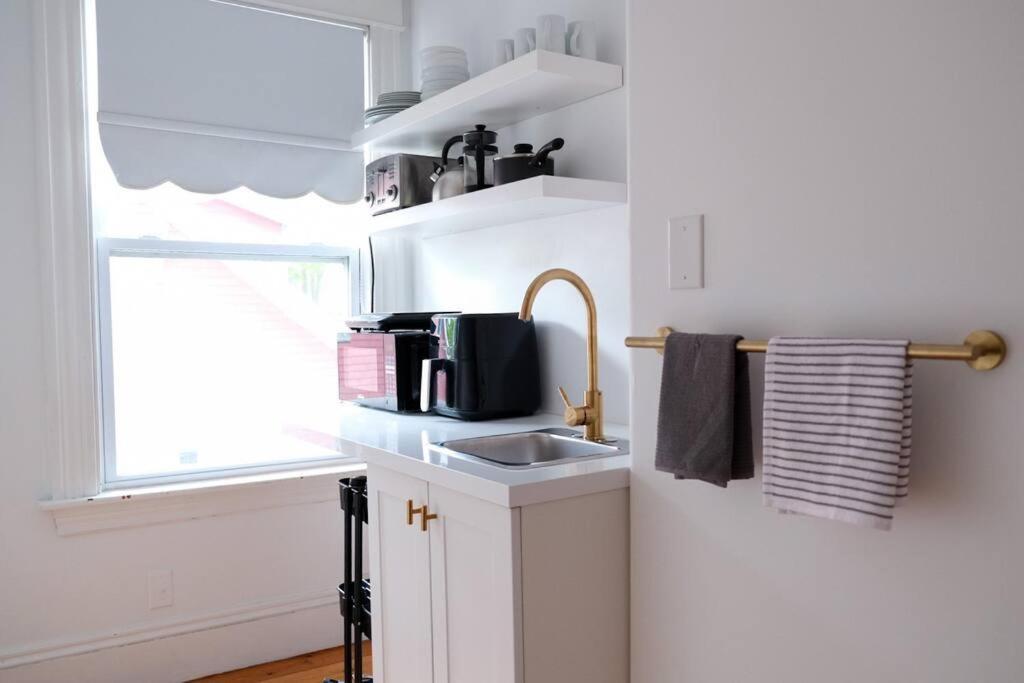 Studio 5-1 Bdrm W/ Private Bath And Shared Kitchenette Apartment Moncton