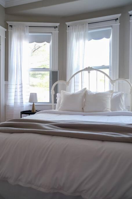 Apartment Studio 5-1 Bdrm W/ Private Bath And Shared Kitchenette Moncton