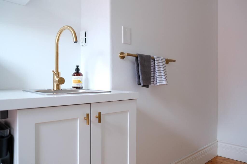 Apartment Studio 5-1 Bdrm W/ Private Bath And Shared Kitchenette Moncton