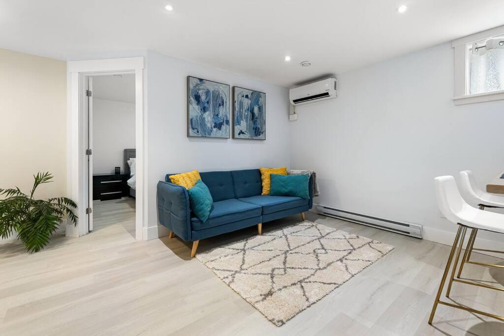 Beautiful 1 Bedroom - Private Entrance Apartment