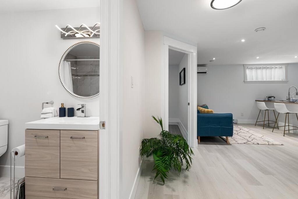 Apartment Beautiful 1 Bedroom - Private Entrance Moncton