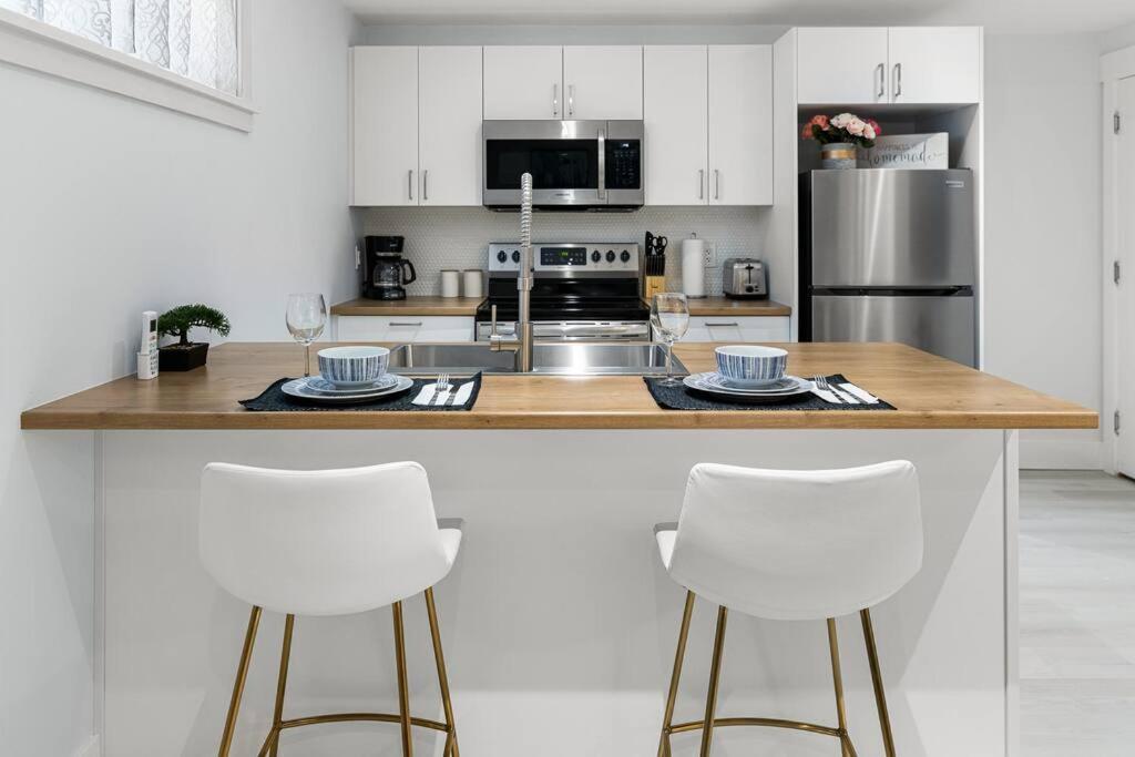 Beautiful 1 Bedroom - Private Entrance Apartment Moncton