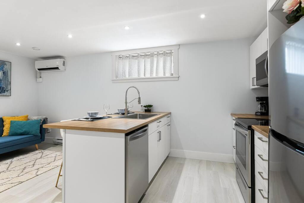 Beautiful 1 Bedroom - Private Entrance Moncton