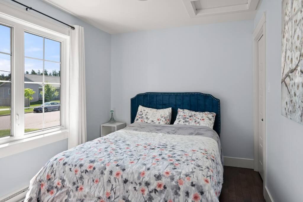 Lovely House In * Moncton