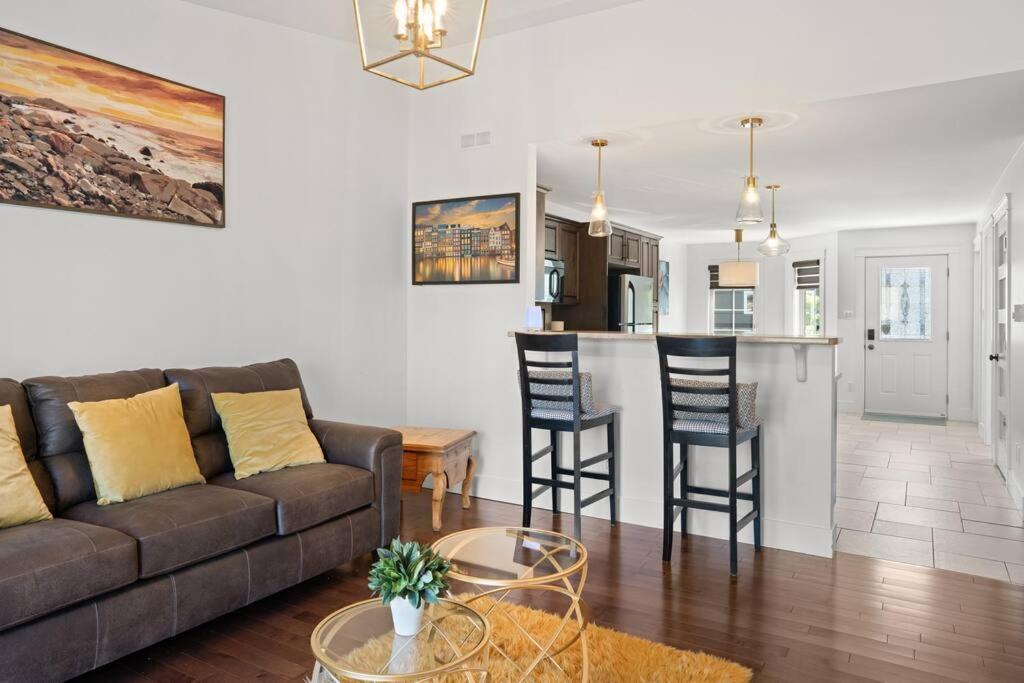 Lovely House In * Moncton