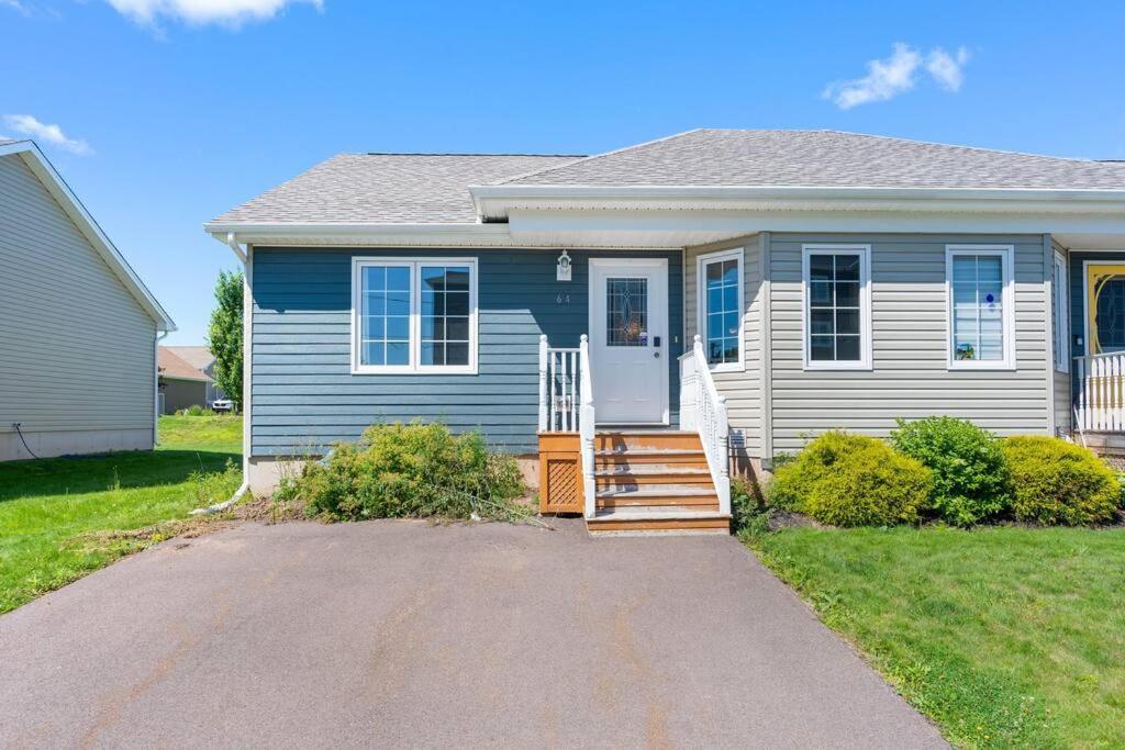 Lovely House In * Moncton