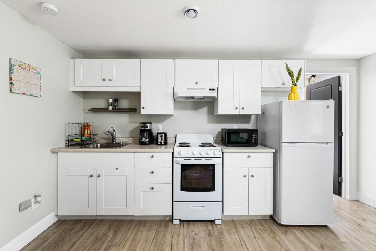 One Bedroom North ! Apartment *