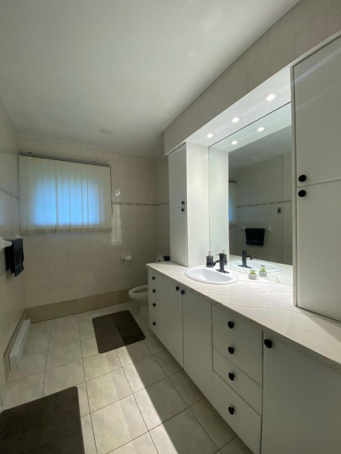 Private Lakeview House- Westmount Homestay *