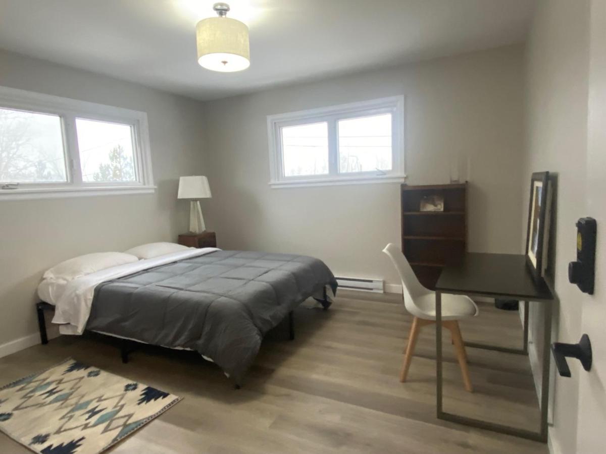 Private Lakeview House- Westmount *