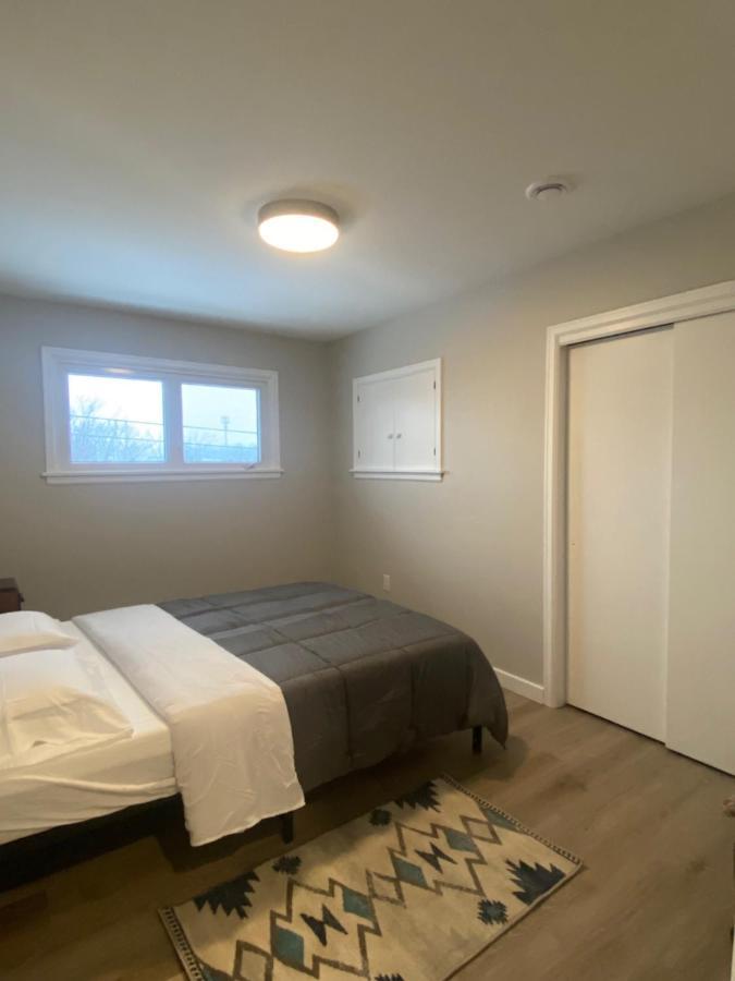 Private Lakeview House- Westmount Homestay *