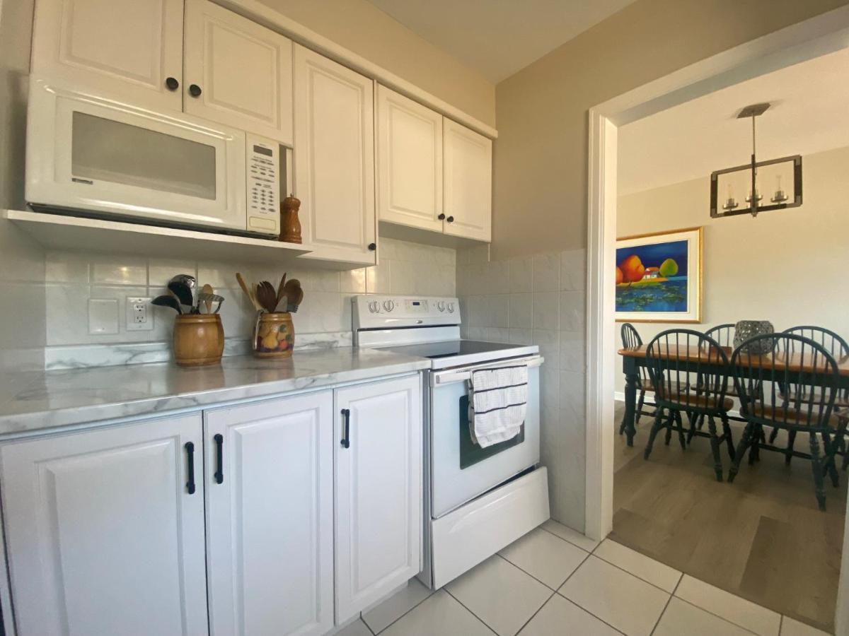 Homestay Private Lakeview House- Westmount