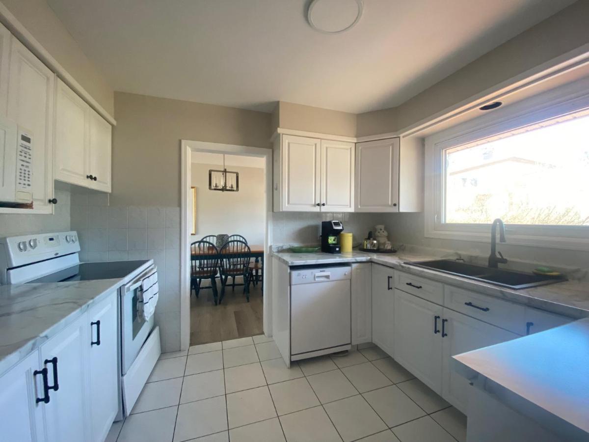 Private Lakeview House- Westmount Homestay