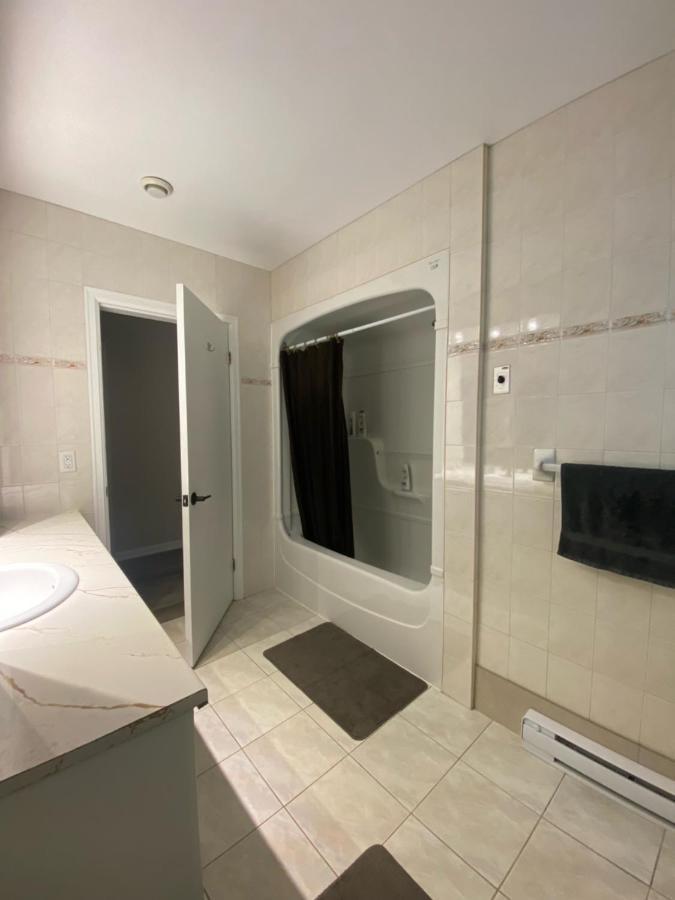 Private Lakeview House- Westmount Homestay *
