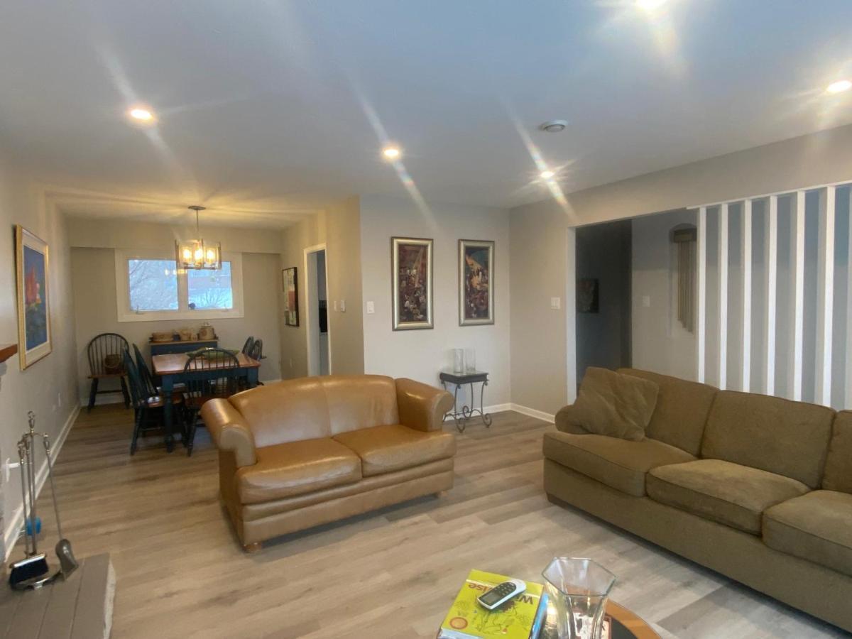 Homestay Private Lakeview House- Westmount