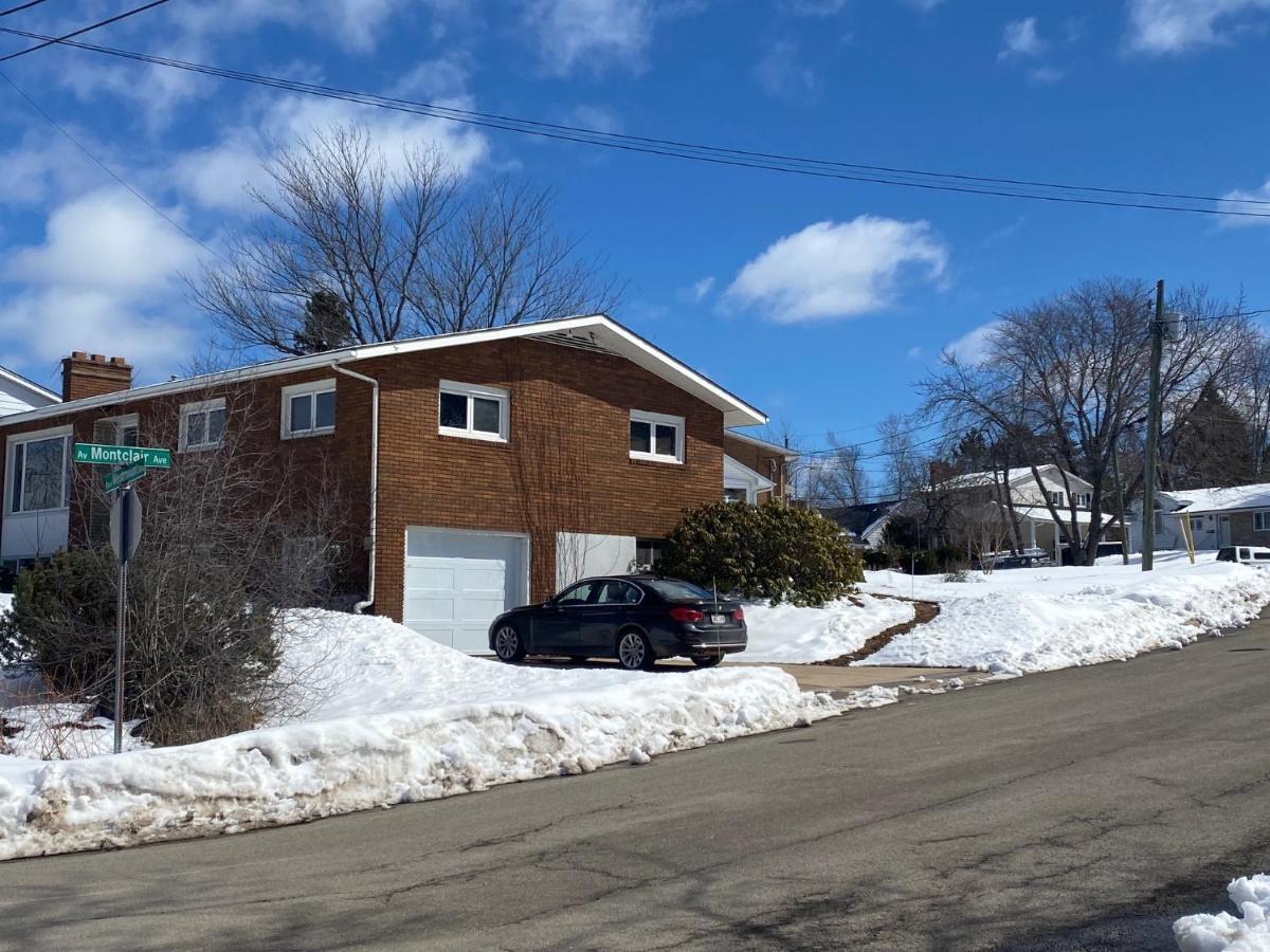 Private Lakeview House- Westmount Homestay