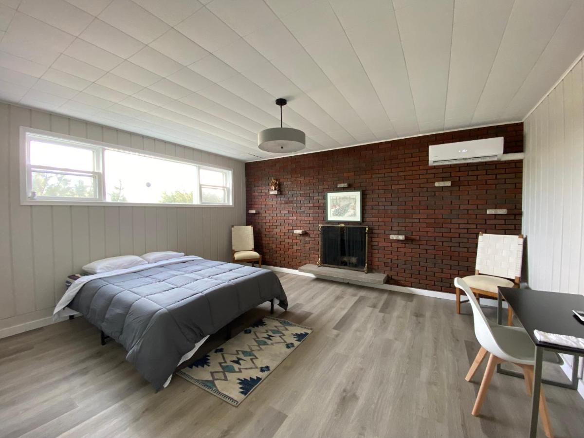 Private Lakeview House- Westmount *