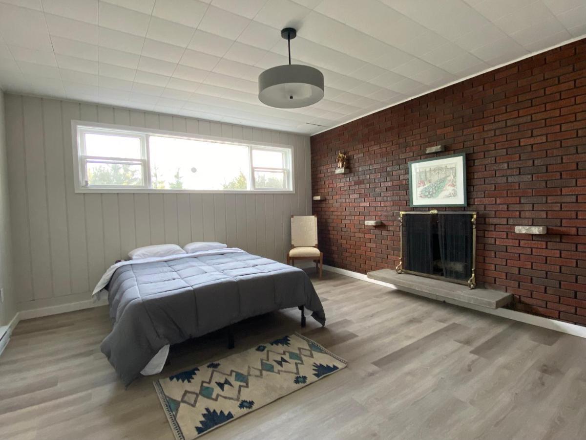 Homestay Private Lakeview House- Westmount *