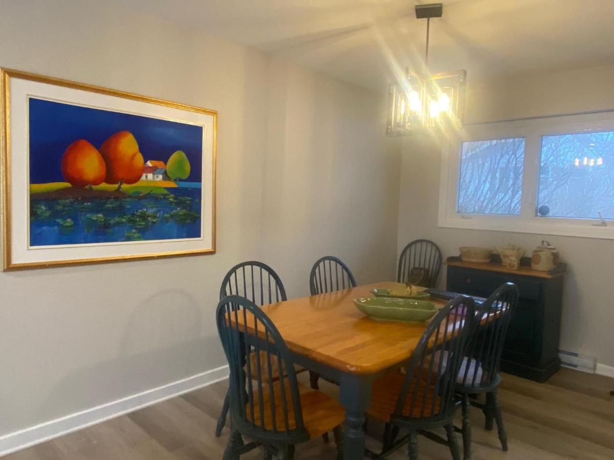 Homestay Private Lakeview House- Westmount