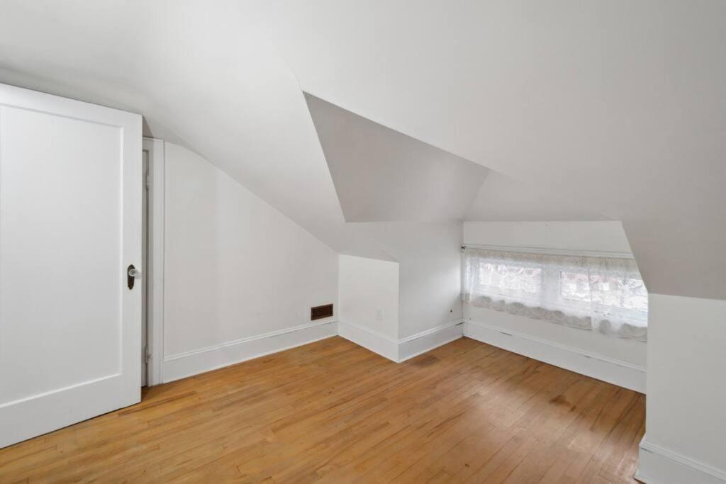 Spacious & Cozy In Highfield St