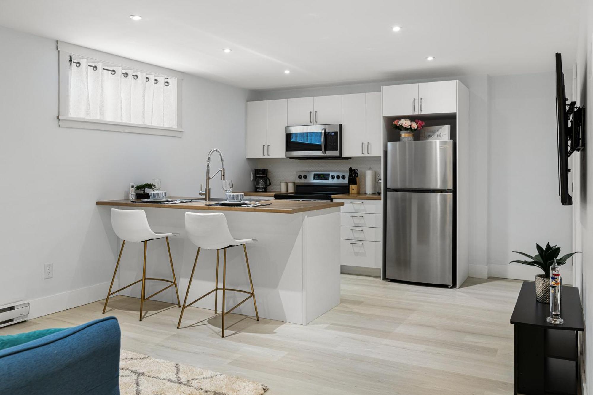 Beautiful 1 Bedroom - Private Entrance Moncton