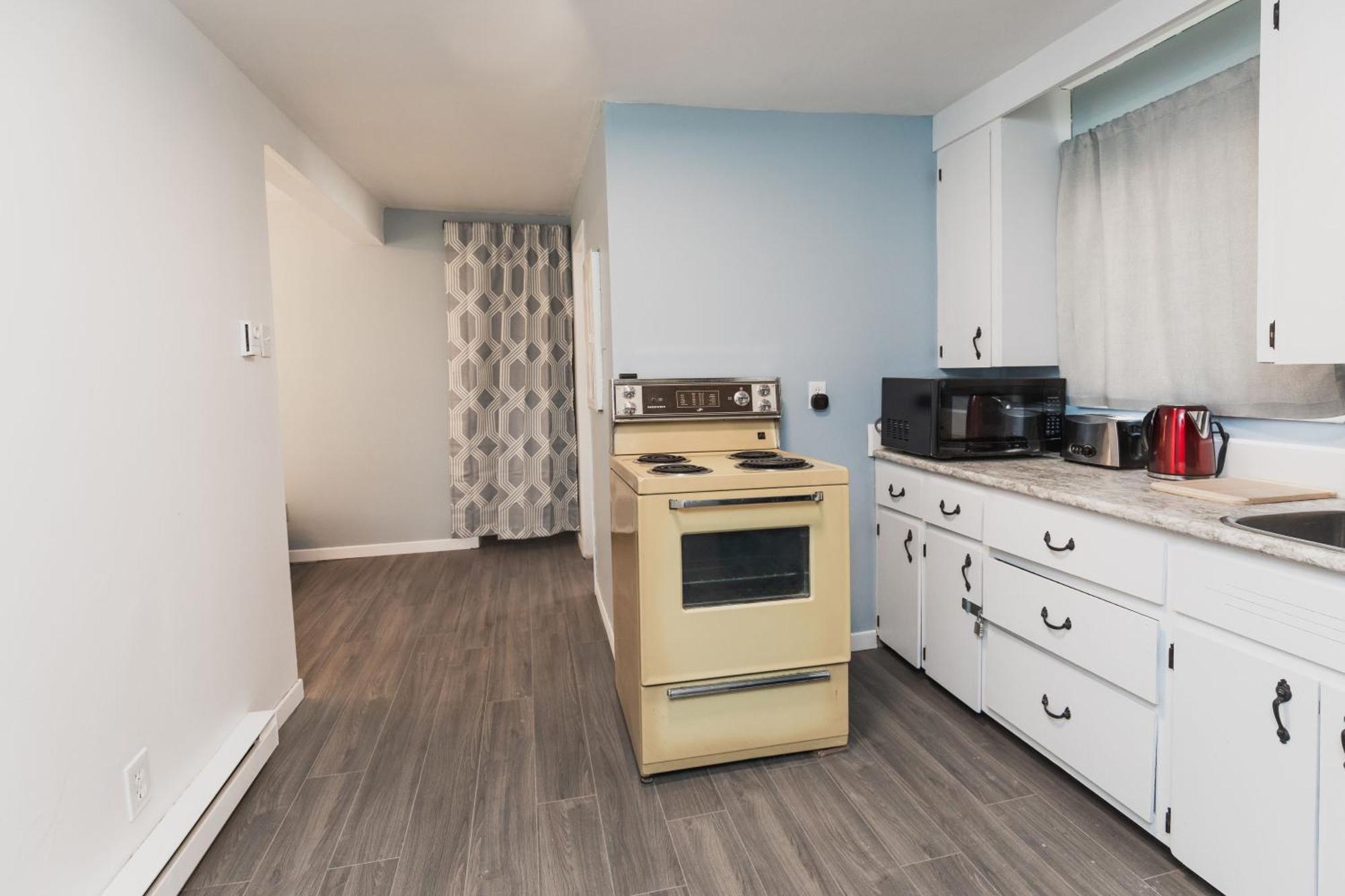 Apartment Avenir Centre - Large Garden 4-week At 2-week Price Moncton
