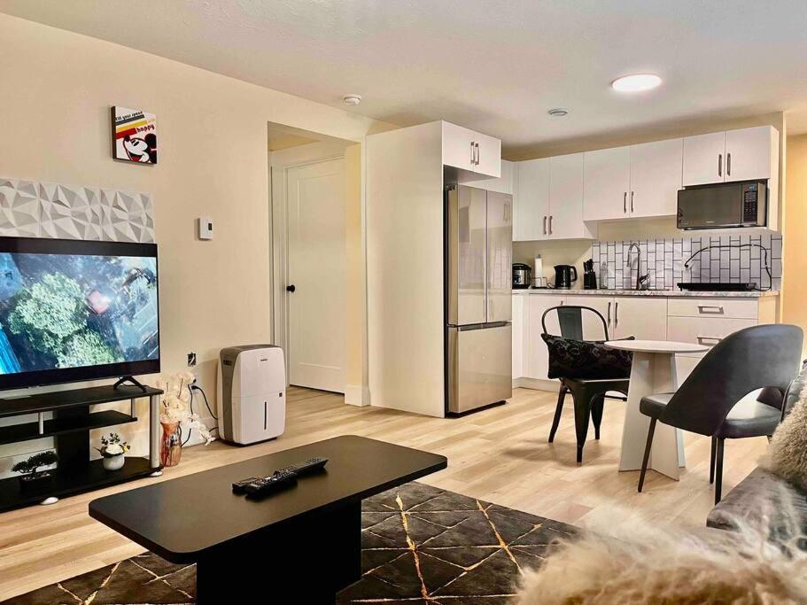 Apartment Cozy Private Modern Airport Location