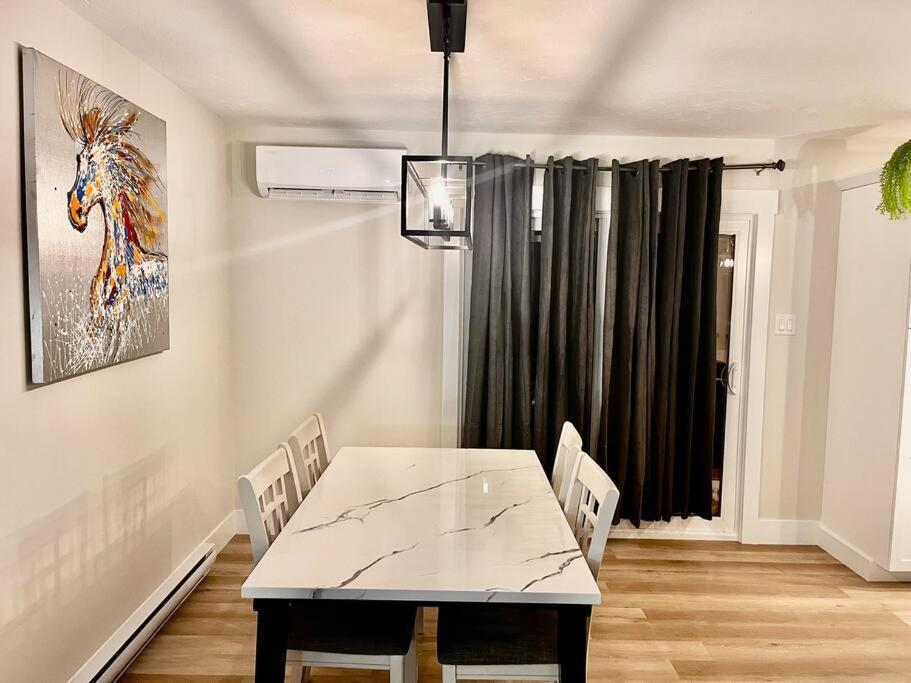 Apartment Modern Vac Home, Private Hot Tub, Close To Airport *