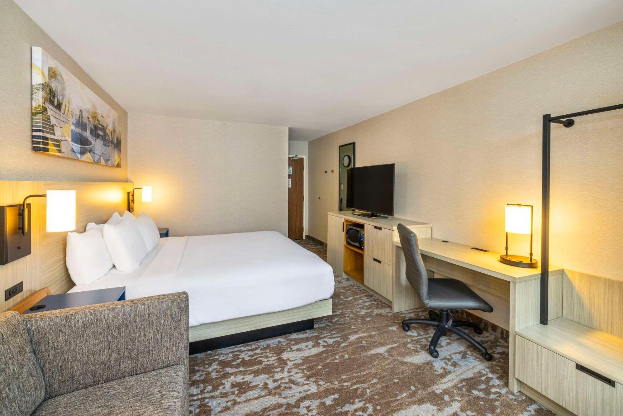 Comfort East Inn