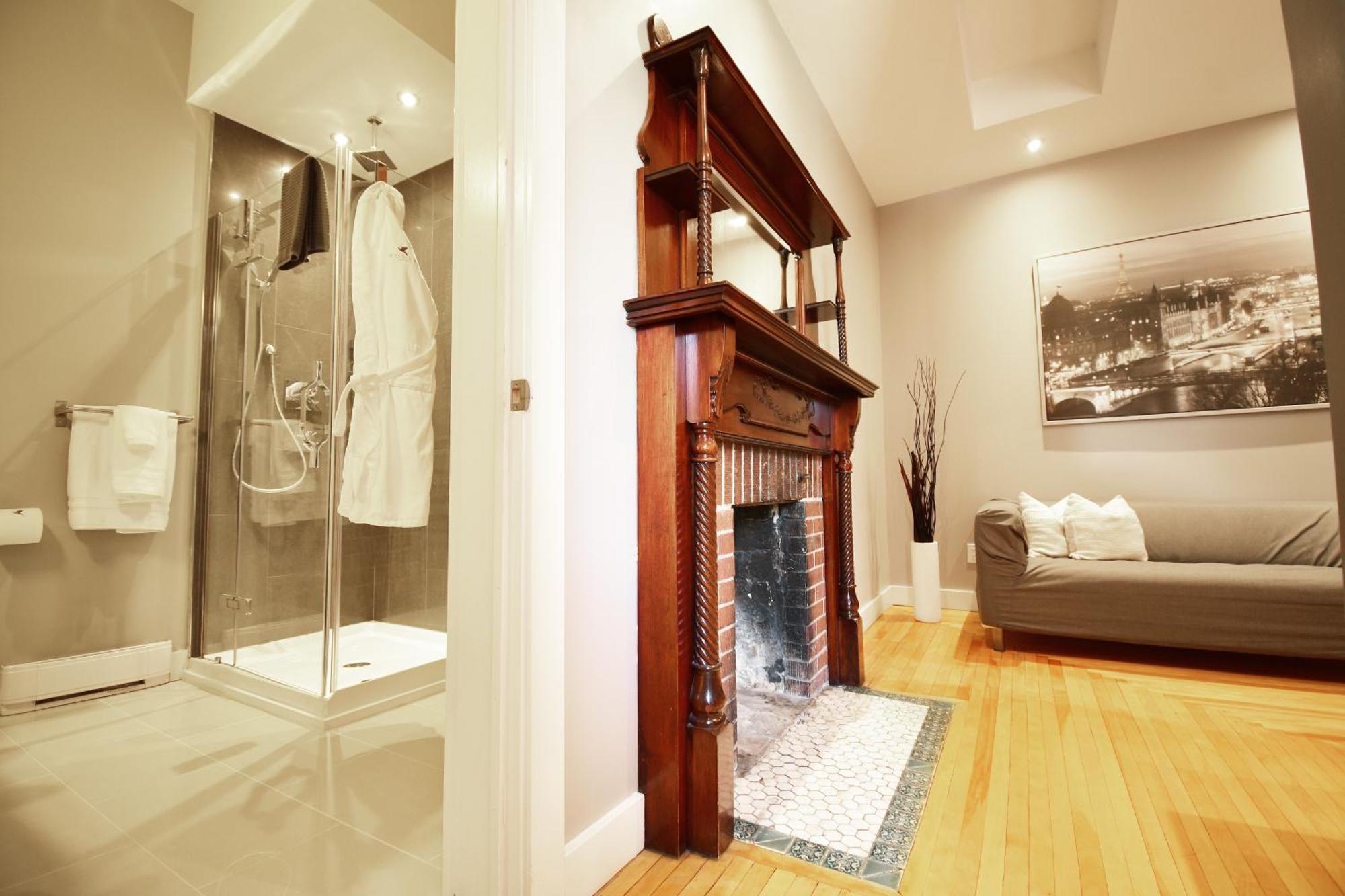 Chateau Queen By Bower Boutique * Moncton