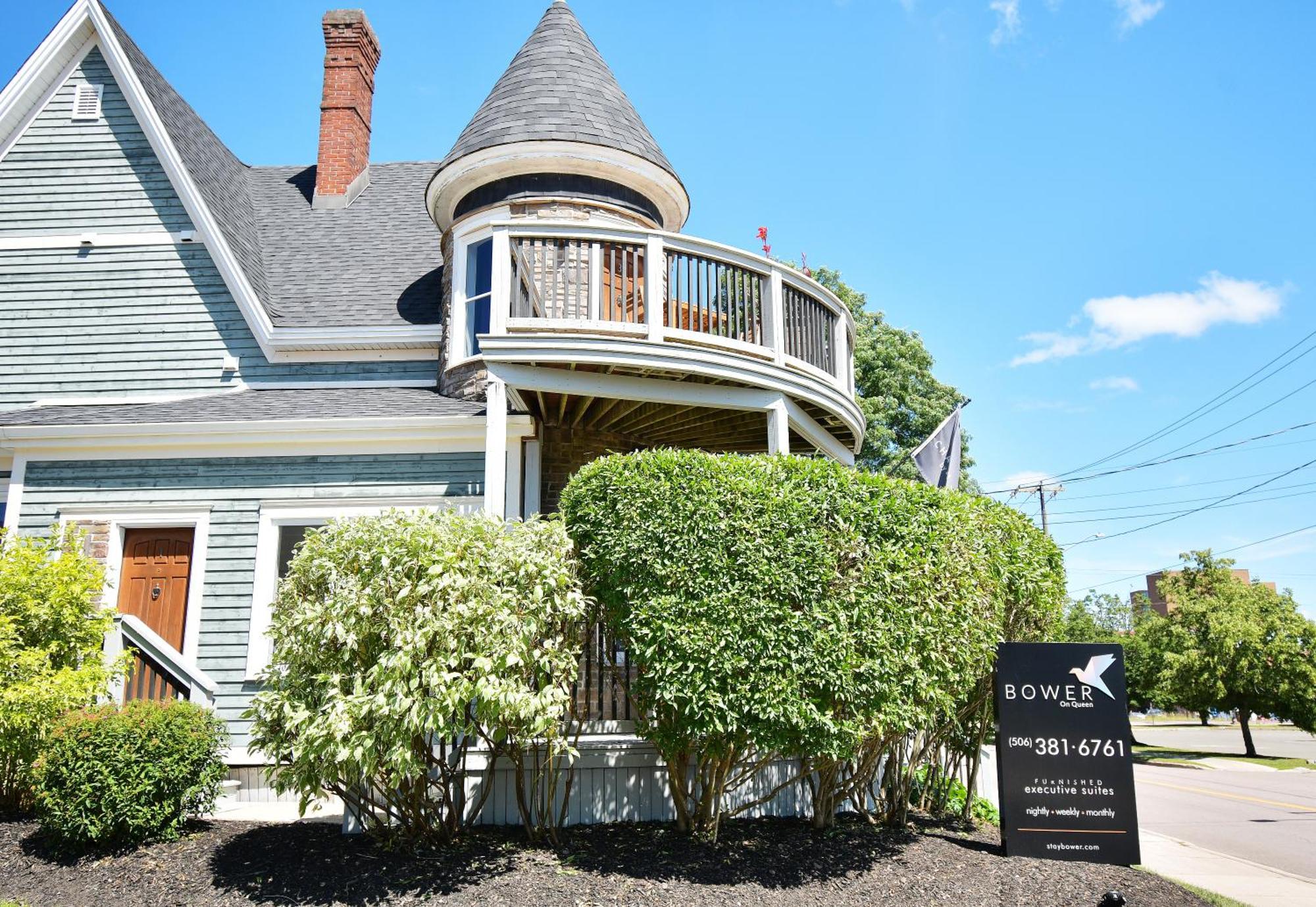 Chateau Queen By Bower Boutique * Moncton