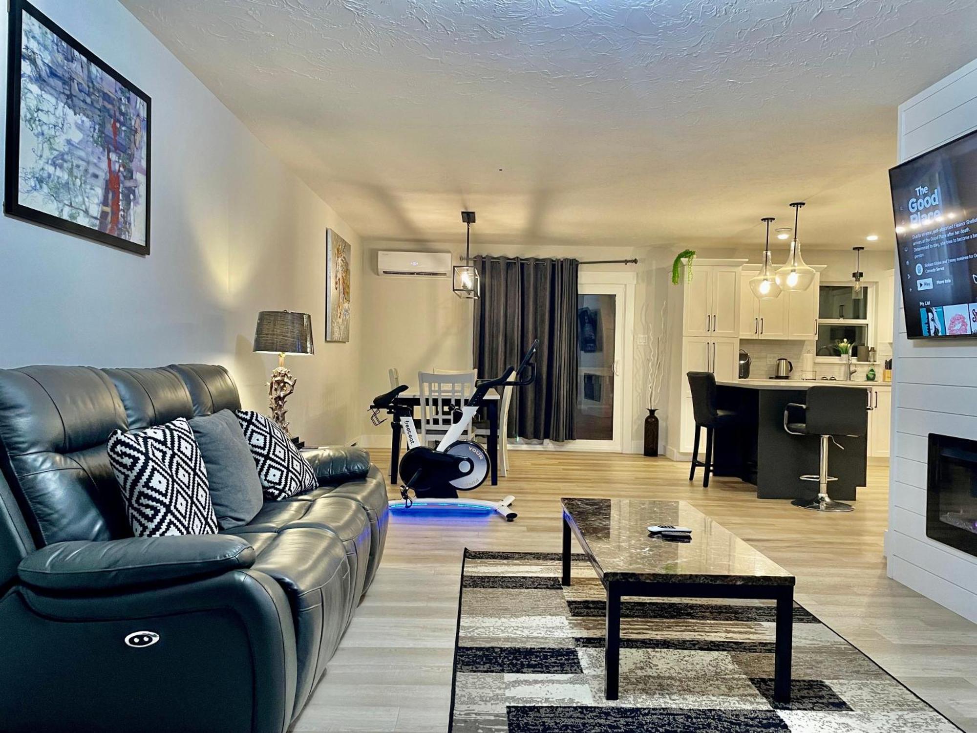 Modern Vac Home, Private Hot Tub, Close To Airport * Moncton