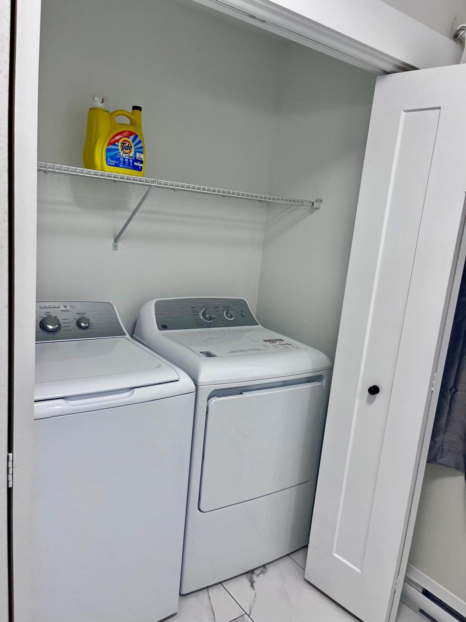 Apartment Modern Vac Home, Private Hot Tub, Close To Airport