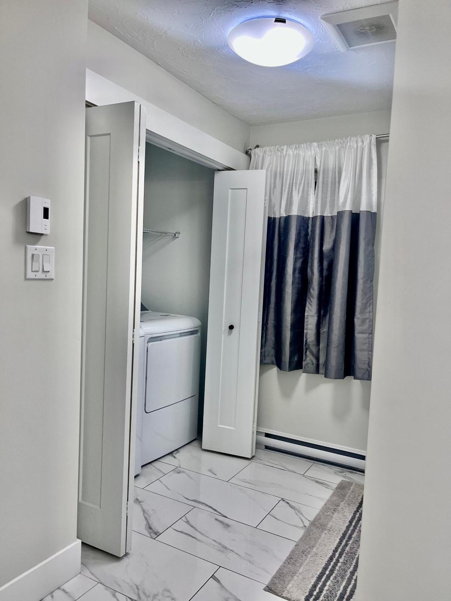 Modern Vac Home, Private Hot Tub, Close To Airport Moncton