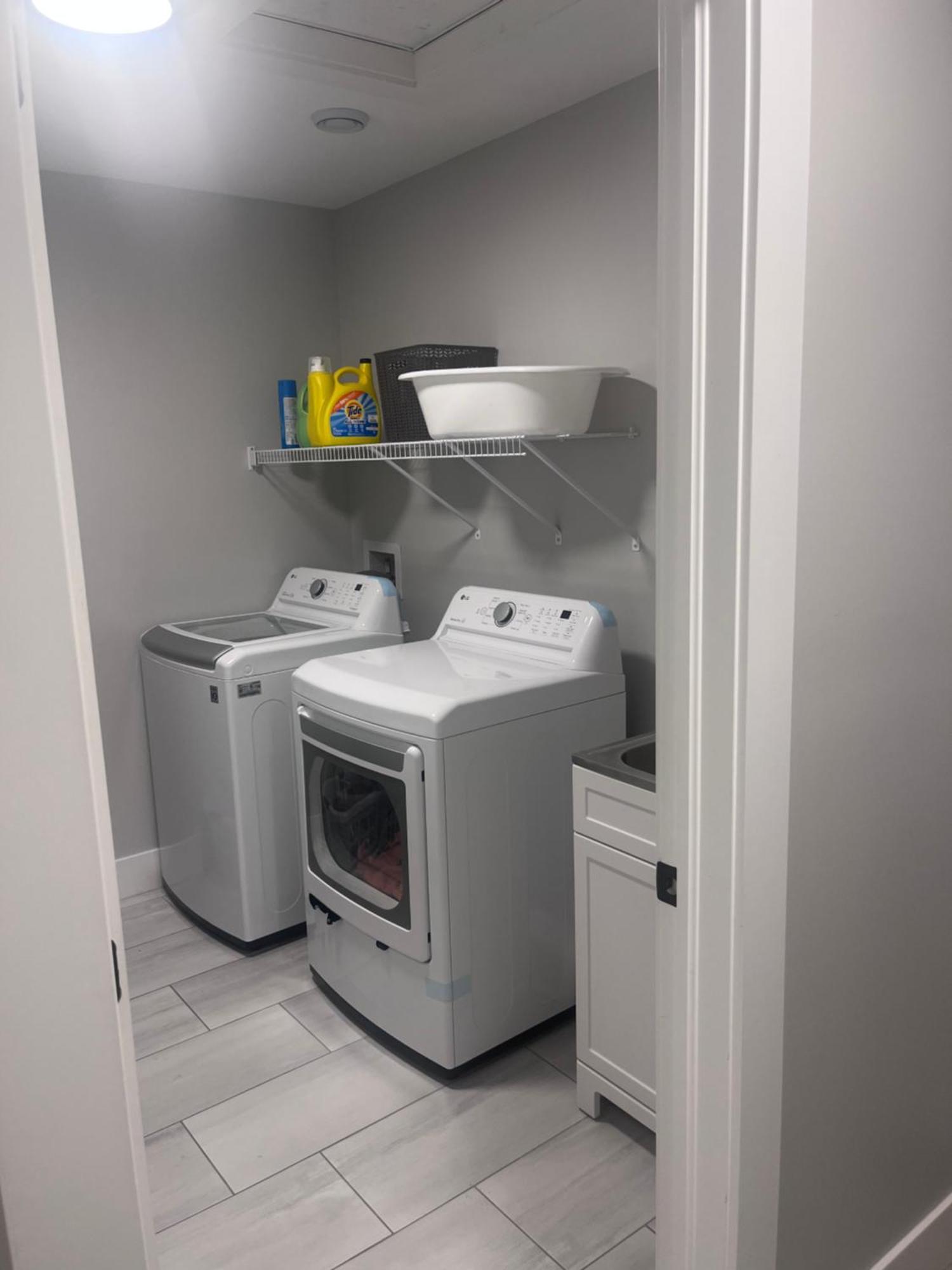 Modern Vac Home, Private Hot Tub, Close To Airport Apartment