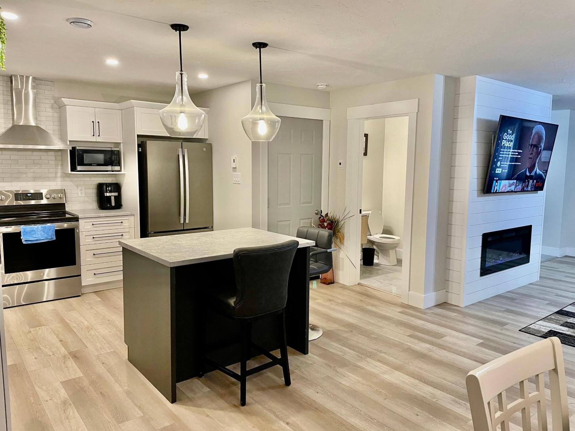 Modern Vac Home, Private Hot Tub, Close To Airport * Moncton