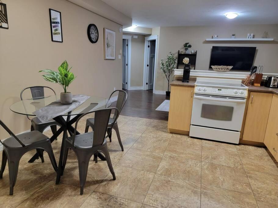 Cozy Basement In The * Moncton