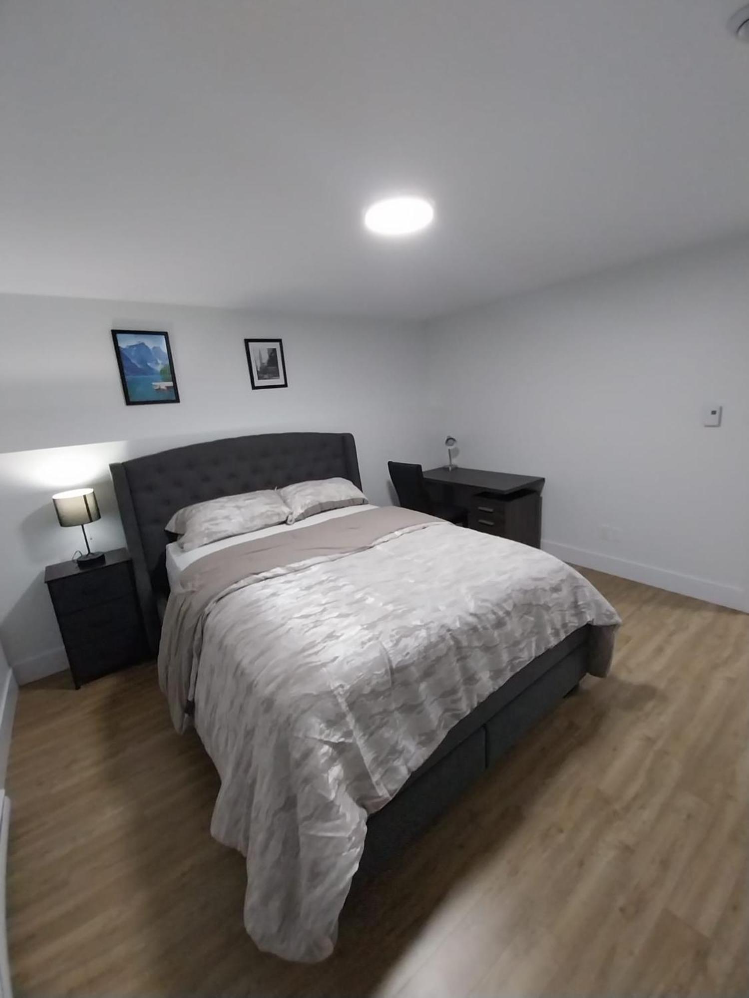 Cozy Bedroom In North Apartment *