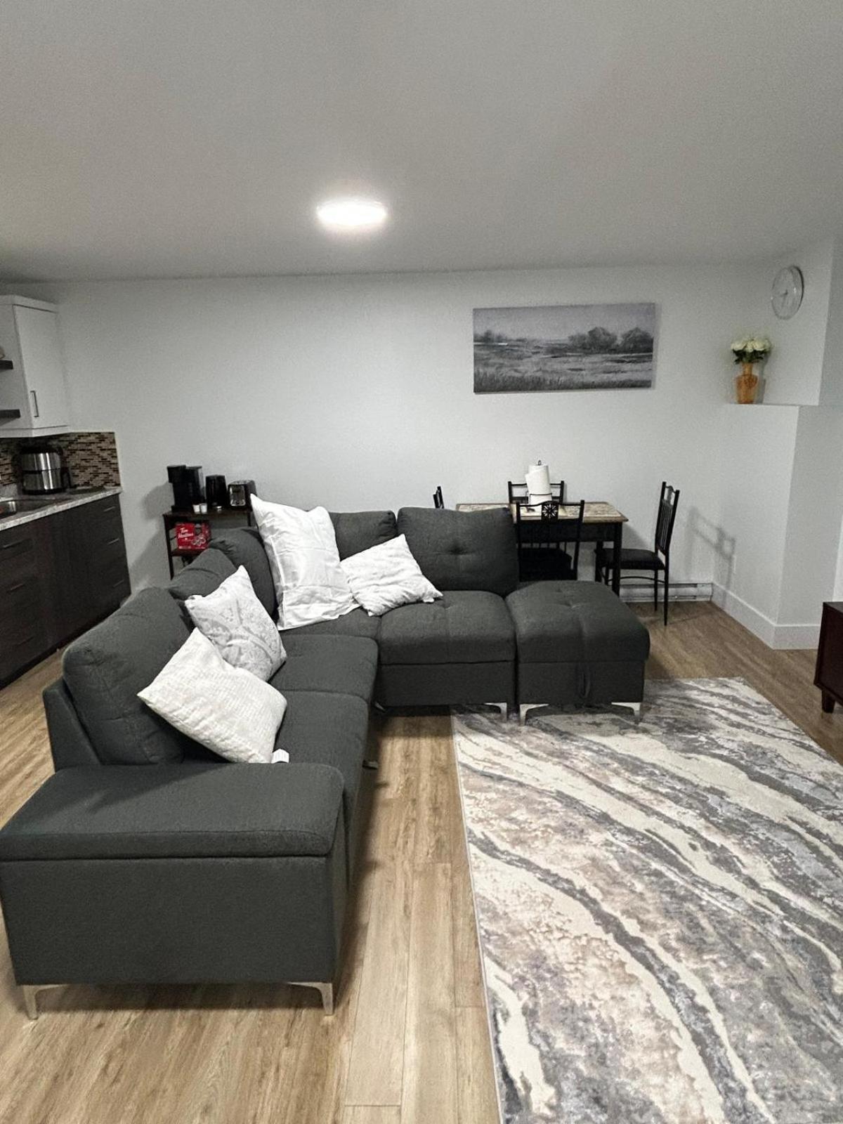 Apartment Cozy Bedroom In North