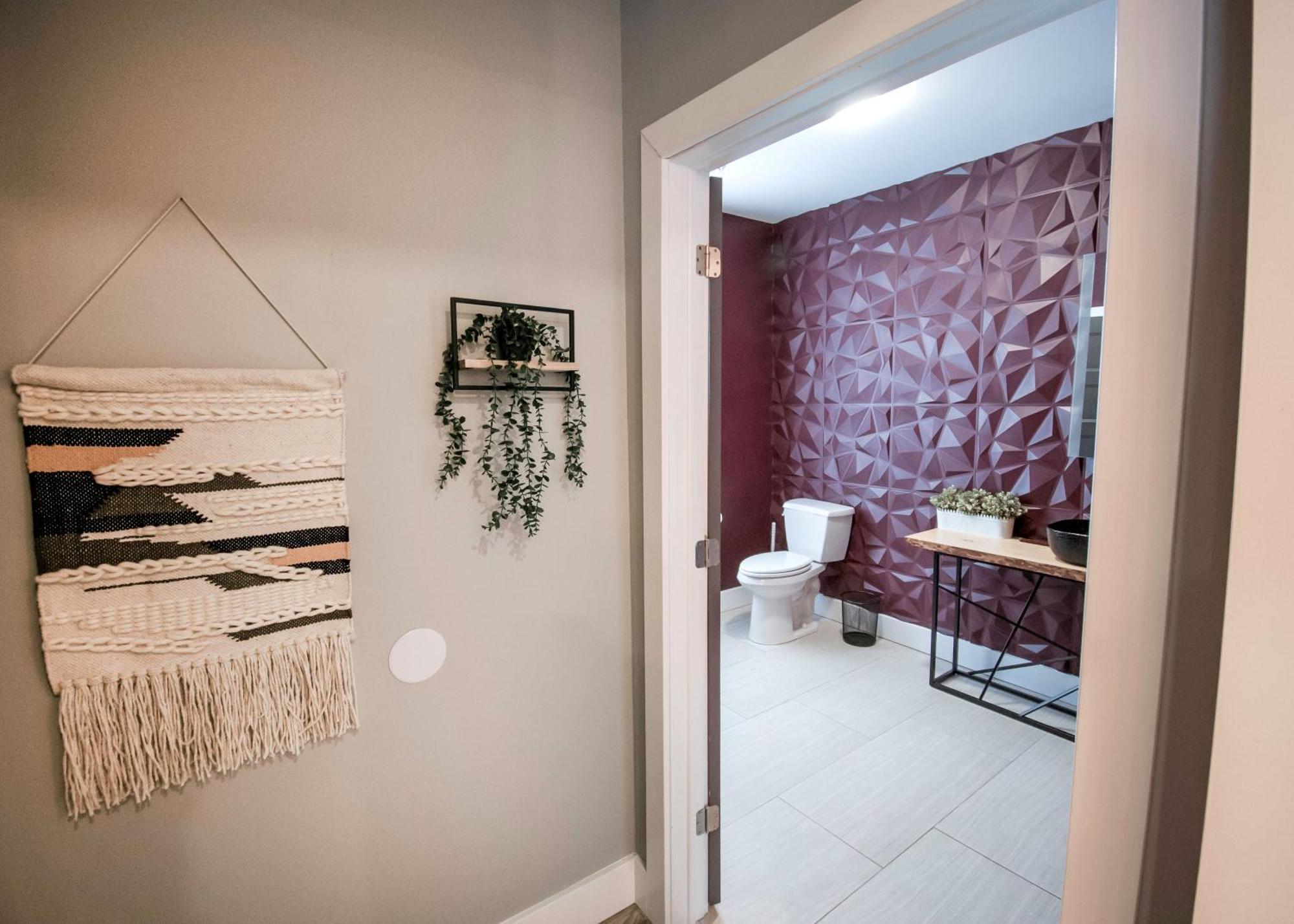 Cozy One Bedroom Apartment- Downtown *